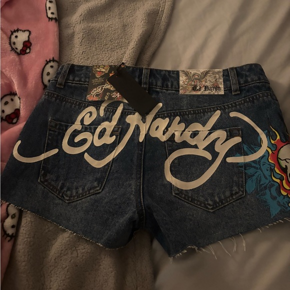 Ed Hardy Pants - Ed Hardy shorts 
Size 24 
Never worn